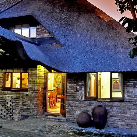 Legend Safaris 257A - In Kruger Park Lodge Hazyview Extérieur photo