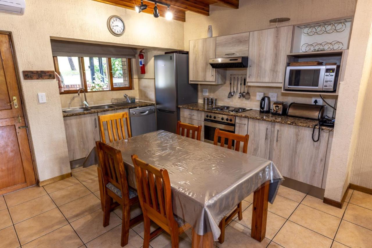 Legend Safaris 257A - In Kruger Park Lodge Hazyview Extérieur photo